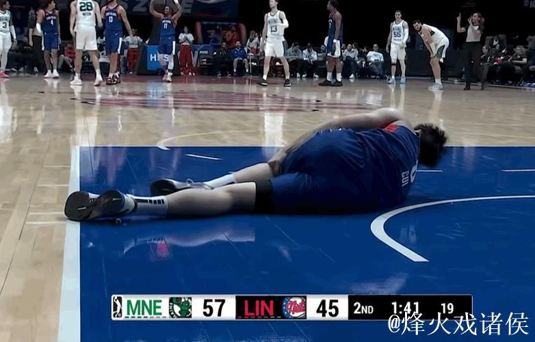 崔永熙因伤提前退场 离场前拿下2分4篮板3助攻